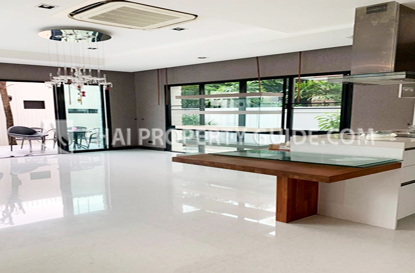 House with Shared Pool in Ramkhamhaeng 